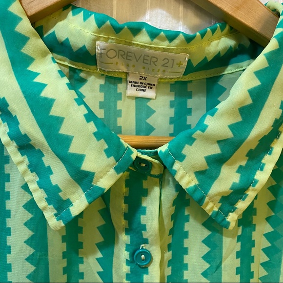 Geometric sleeveless top 2x - Picture 2 of 4